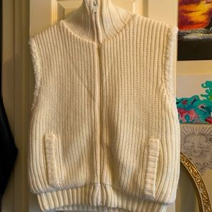 La Val cream knitted vest